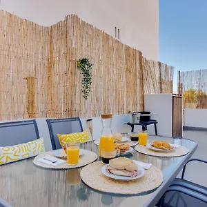 Faro: Casa Trevo Com Terraco Bbq Сasa de vacaciones